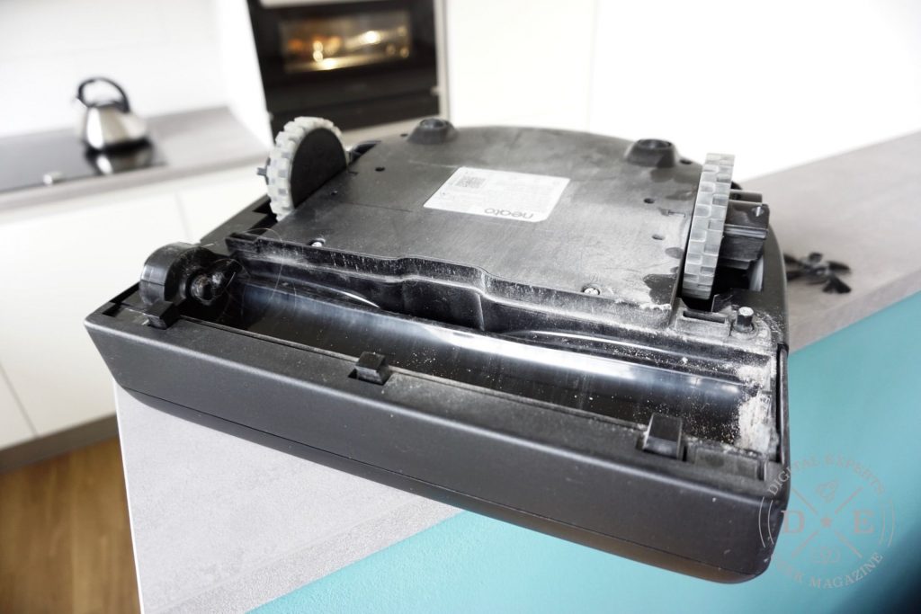 neato-buerste-entnommen